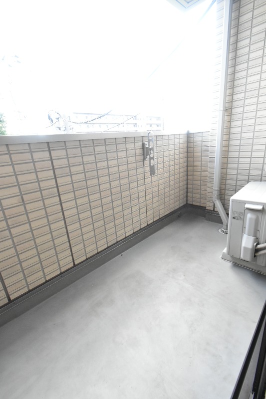 ��ʌ��������܎s���搼��{�P���ڂ̃A�p�[�g�̃o���R�j�[