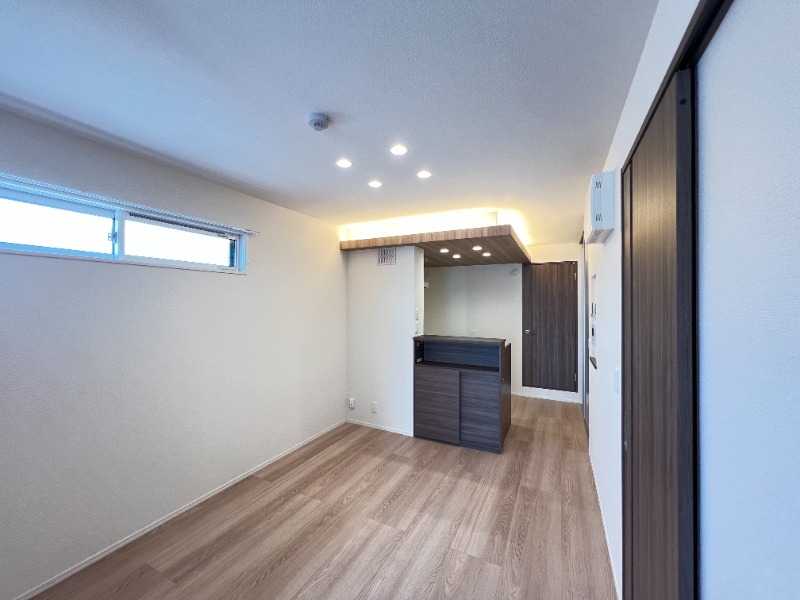 ��ʌ�����s�݉ƒ��̃A�p�[�g�̋����E���r���O