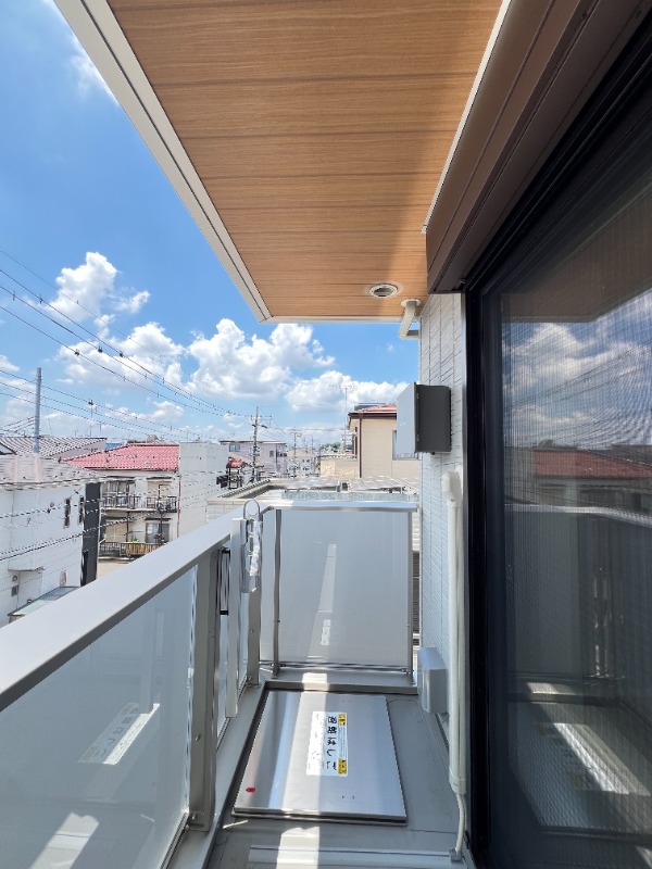 ��ʌ�����s�݉ƒ��̃A�p�[�g�̃o���R�j�[