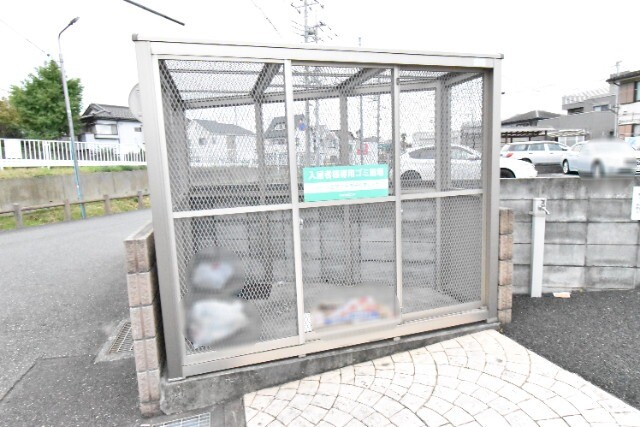 ��ʌ������s�V�P���̃A�p�[�g�̂��̑�