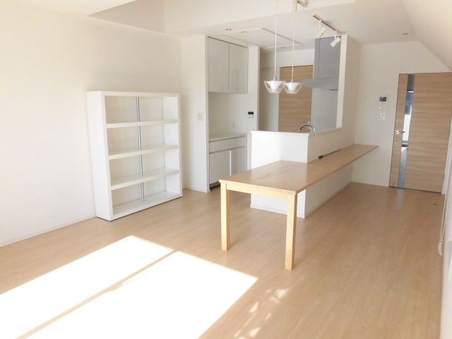 ��ʌ��z�J�s��z�J�P���ڂ̃}���V�����̋��ԁE���r���O