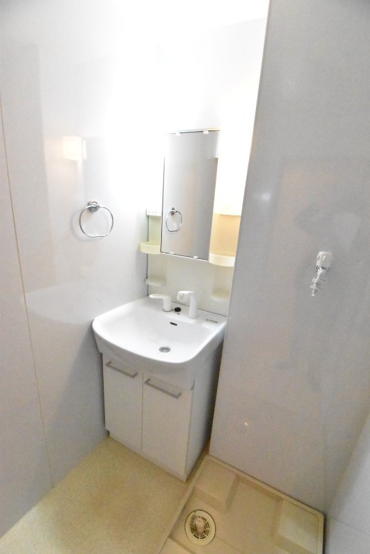 ��ʌ�����s����R���ڂ̃A�p�[�g�̐��ʏ�