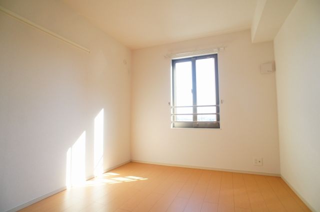 ��ʌ��������܎s�΋�����Q���ڂ̃A�p�[�g�̂��̑������E�X�y�[�X