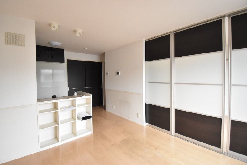 ��ʌ�����s�厚�ΐ_�̃A�p�[�g�̋��ԁE���r���O