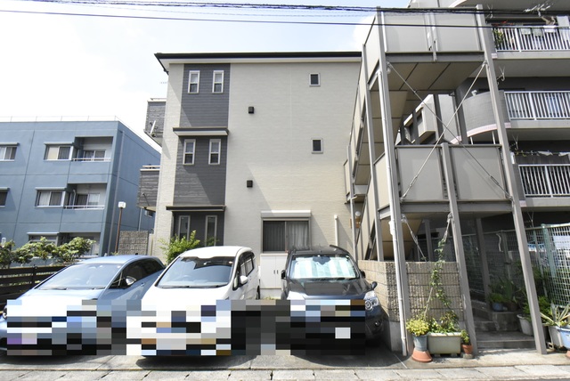 ��ʌ��z�J�s��z�J�T���ڂ̃A�p�[�g�̌����O��