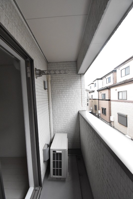 ��ʌ��������܎s�΋�厚���̃A�p�[�g�̃o���R�j�[