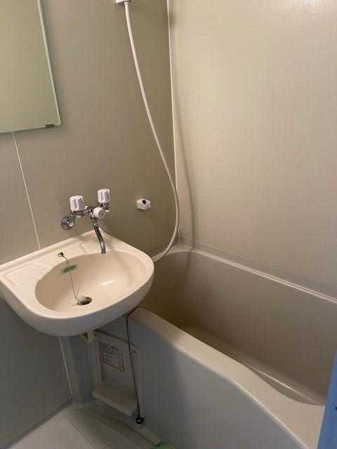 ��ʌ��������܎s������厚�쒆��̃A�p�[�g�̃o�X