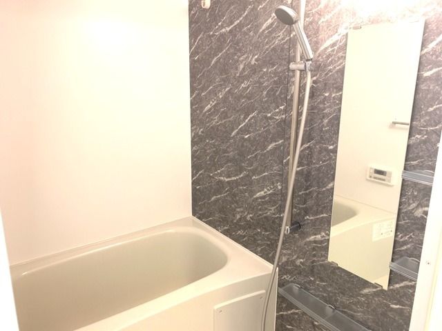 ��ʌ��z�J�s�ԎR�{���̃}���V�����̃o�X