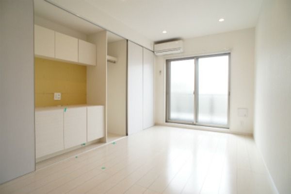 ��ʌ������s�_���P���ڂ̃A�p�[�g�̋��ԁE���r���O