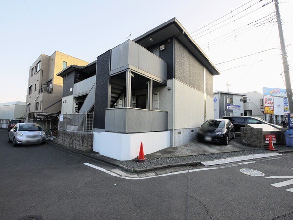 ��ʌ��������܎s��{���Ԓ��P����204-1�̃A�p�[�g�̌����O��