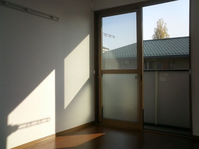 ��ʌ��������܎s�k��ޗǒ��̃A�p�[�g�̂��̑������E�X�y�[�X