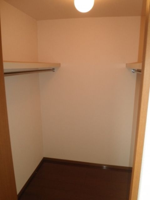 ��ʌ��������܎s�k��ޗǒ��̃A�p�[�g�̎��[