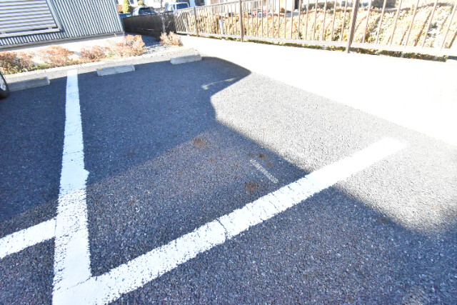 ��ʌ�����s�˒˂R���ڂ̃A�p�[�g�̒��ԏ�