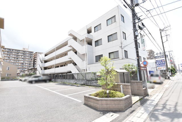 ��ʌ��z�J�s���]���Q���ڂ̃}���V�����̒��ԏ�