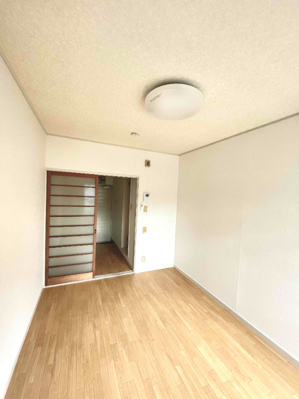 ��ʌ��x�m���s�ߐ����Q���ڂ̃A�p�[�g�̋����E���r���O