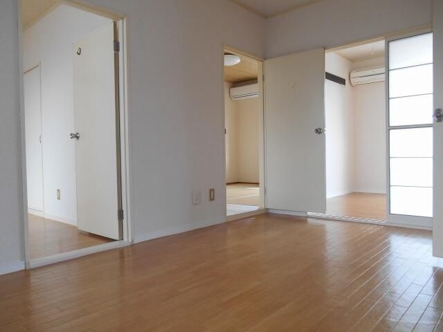 ��ʌ�����s�厚���s�̍��݂̃A�p�[�g�̋��ԁE���r���O