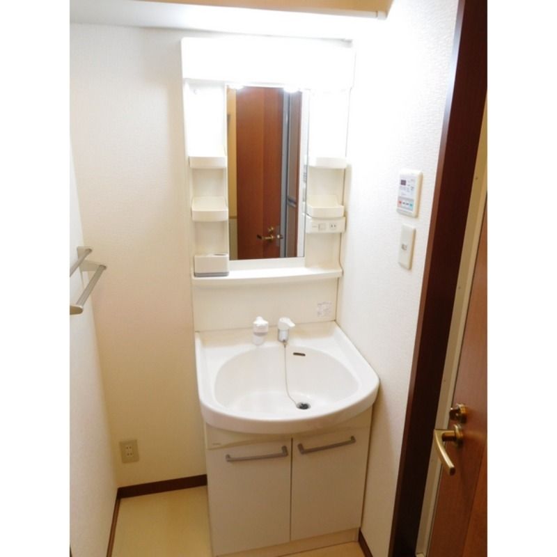 ��ʌ������s�ԌI�S���ڂ̃A�p�[�g�̐��ʏ�