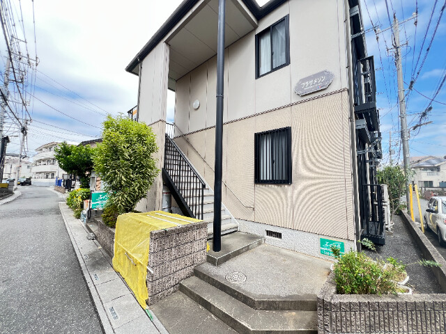 ��ʌ������s�ԌI�S���ڂ̃A�p�[�g�̃G���g�����X