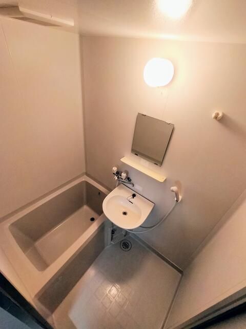 ��ʌ��������܎s��{��㏬���̃A�p�[�g�̃o�X