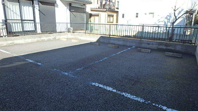 ��ʌ��������܎s��{��㏬���̃A�p�[�g�̒��ԏ�