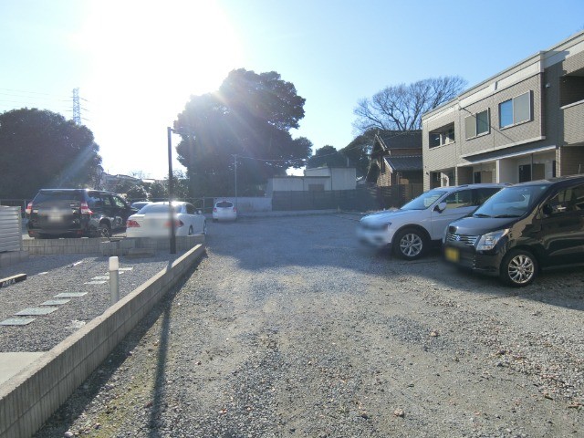 ��ʌ�����s�厚�Ԉ�̃A�p�[�g�̒��ԏ�