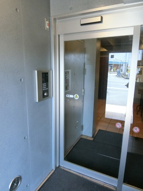 ��ʌ������s�����S���ڂ̃}���V�����̃G���g�����X