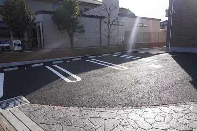 ��ʌ�����s�˒˓�S���ڂ̃A�p�[�g�̒��ԏ�