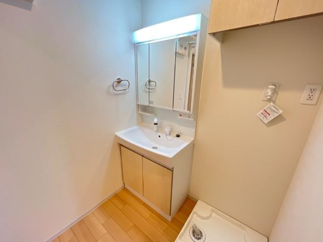 ��ʌ�����s�厚�����̃A�p�[�g�̐��ʏ�