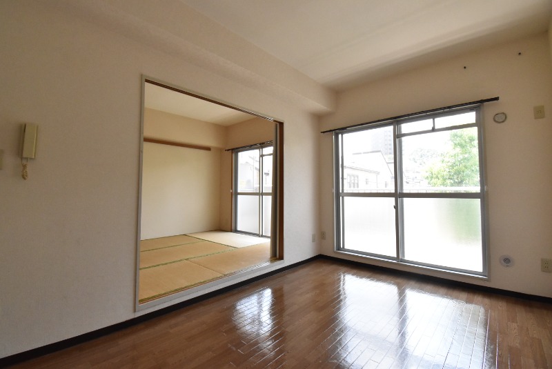 ��ʌ�����s�˒˂Q���ڂ̃}���V�����̋��ԁE���r���O