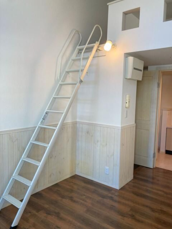 ��ʌ������s�k�J�R���ڂ̃A�p�[�g�̋��ԁE���r���O