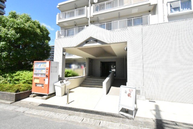 ��ʌ�����s�˒˂Q���ڂ̃}���V�����̃G���g�����X