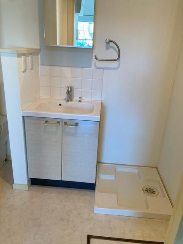 ��ʌ������s�k�J�R���ڂ̃A�p�[�g�̐��ʏ�