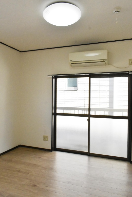 ��ʌ������s�����T���ڂ̃A�p�[�g�̋��ԁE���r���O