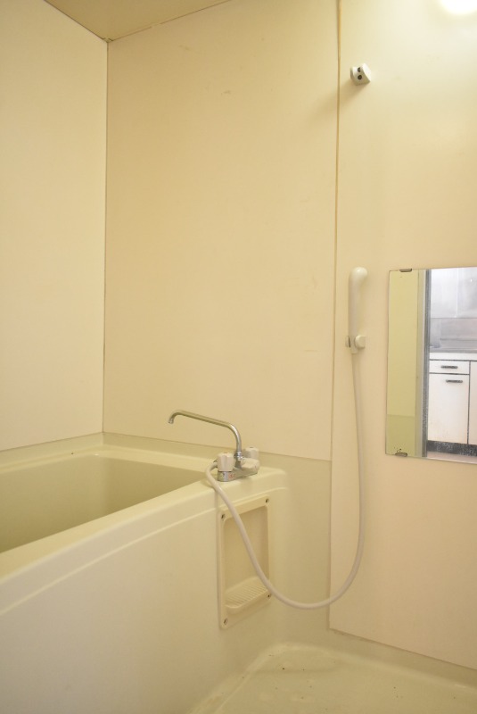 ��ʌ������s�����T���ڂ̃A�p�[�g�̃o�X