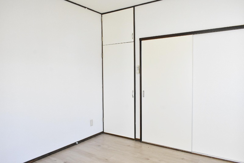 ��ʌ������s�����T���ڂ̃A�p�[�g�̂��̑������E�X�y�[�X