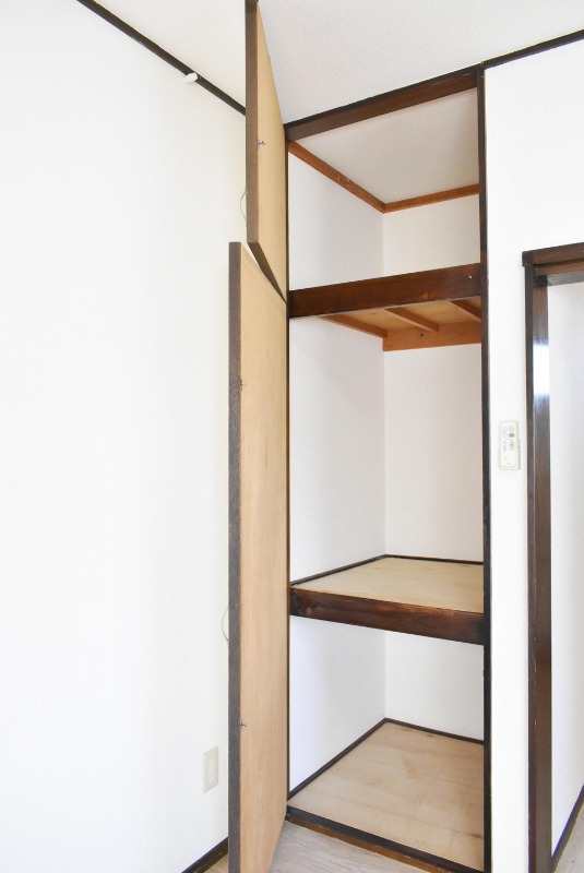 ��ʌ������s�����T���ڂ̃A�p�[�g�̎��[