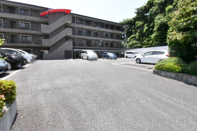 ��ʌ��������܎s�΋擌�Y�a�Q���ڂ̃}���V�����̒��ԏ�