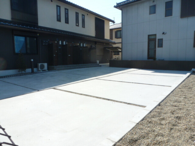 ��ʌ�����s�씵���J�V���ڂ̃A�p�[�g�̒��ԏ�