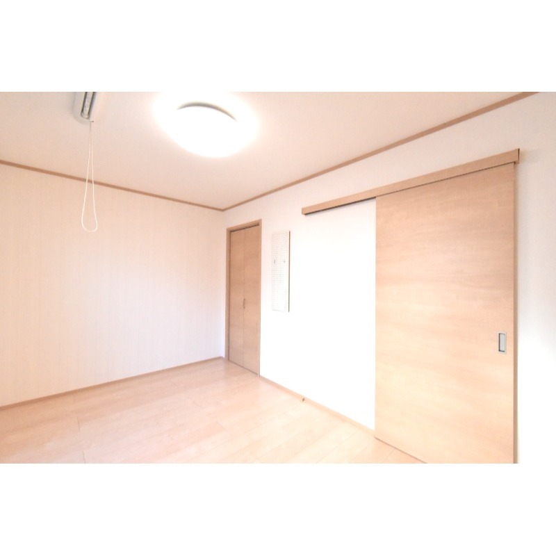 ��ʌ��������܎s�΋�厚���̃A�p�[�g�̋����E���r���O