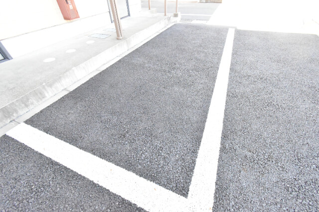 ��ʌ��z�J�s��z�J�S���ڂ̃A�p�[�g�̒��ԏ�