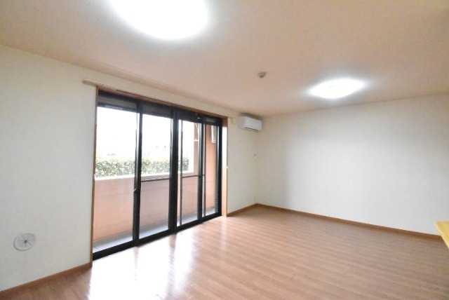 ��ʌ�����s�厚�ΐ_�̃}���V�����̋��ԁE���r���O