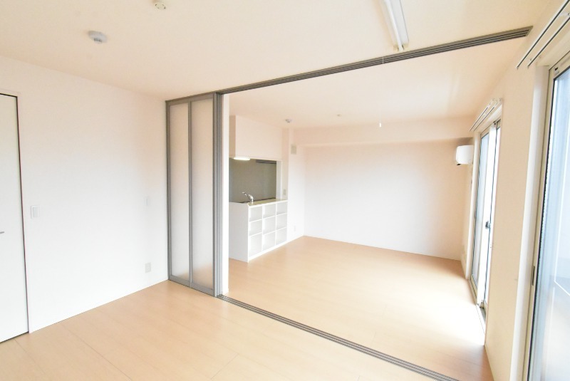 ��ʌ��z�J�s���C�N�^�E���P���ڂ̃A�p�[�g�̋��ԁE���r���O