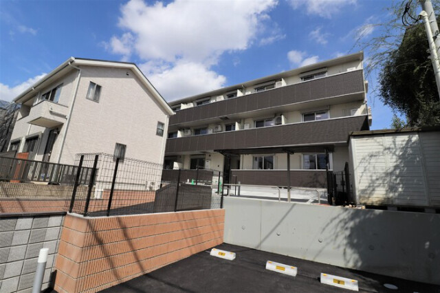 ��ʌ��������܎s�Y�a��{���T����35-19�̃A�p�[�g�̌����O��