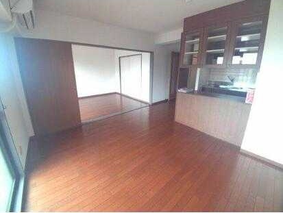 ��ʌ�����s�k����Q���ڂ̃}���V�����̋����E���r���O