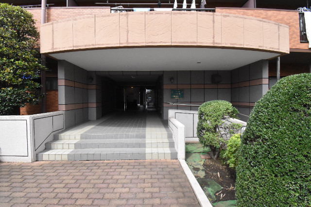 ��ʌ�����s�k����Q���ڂ̃}���V�����̃G���g�����X