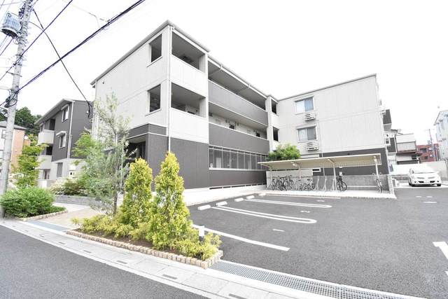 ��ʌ��������܎s��{��听���Q���ڂ̃A�p�[�g�̒��ԏ�