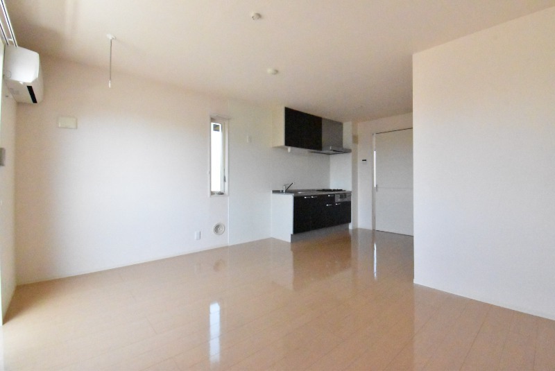 ��ʌ������s��ׂS���ڂ̃A�p�[�g�̋��ԁE���r���O