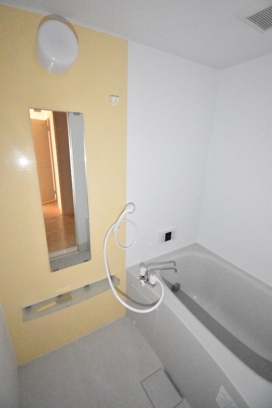 ��ʌ������s��ׂS���ڂ̃A�p�[�g�̃o�X