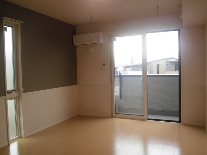 ��ʌ��z�J�s���C�N�^�E���X���ڂ̃A�p�[�g�̋��ԁE���r���O