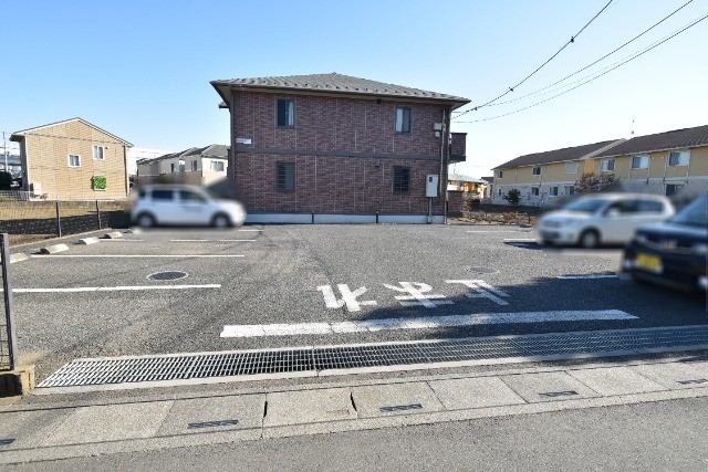 ��ʌ��������܎s��������u�Q���ڂ̃A�p�[�g�̒��ԏ�